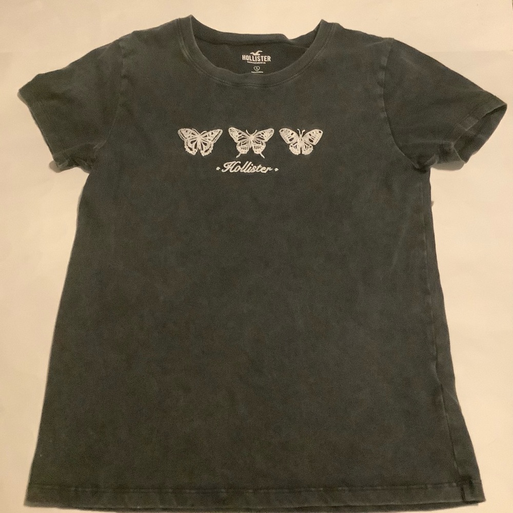 Hollister butterfly tee 🦋